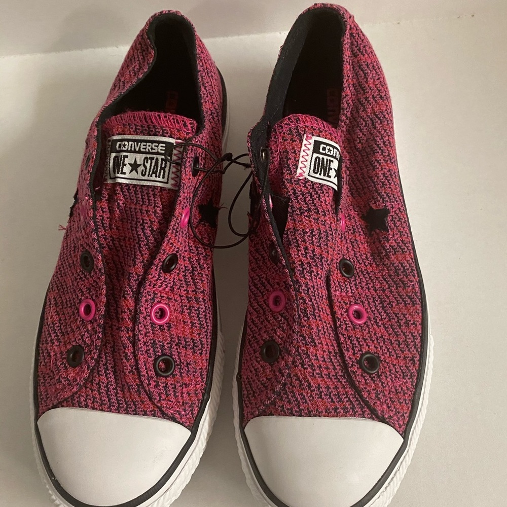 New converse sneakers no shoe laces needed